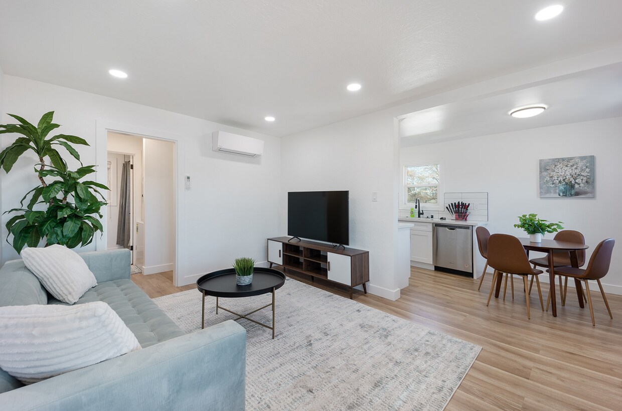 Foto principal - 3324 V St