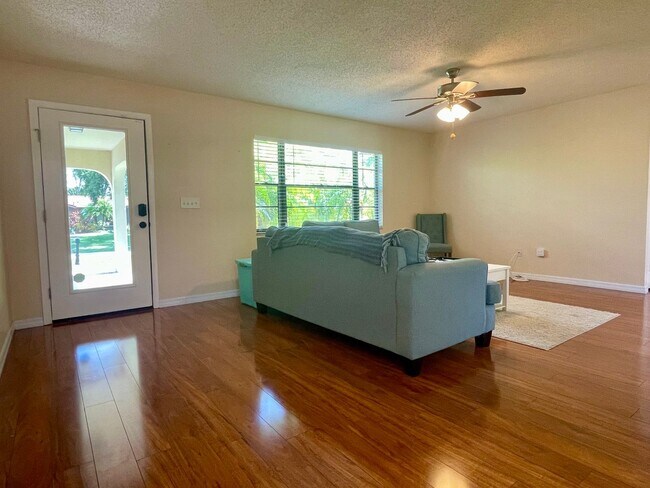 Building Photo - Charming 3-Bedroom Home for Rent in Prime ...