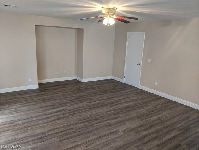 Foto del edificio - 824 Ribbon Grass Ave