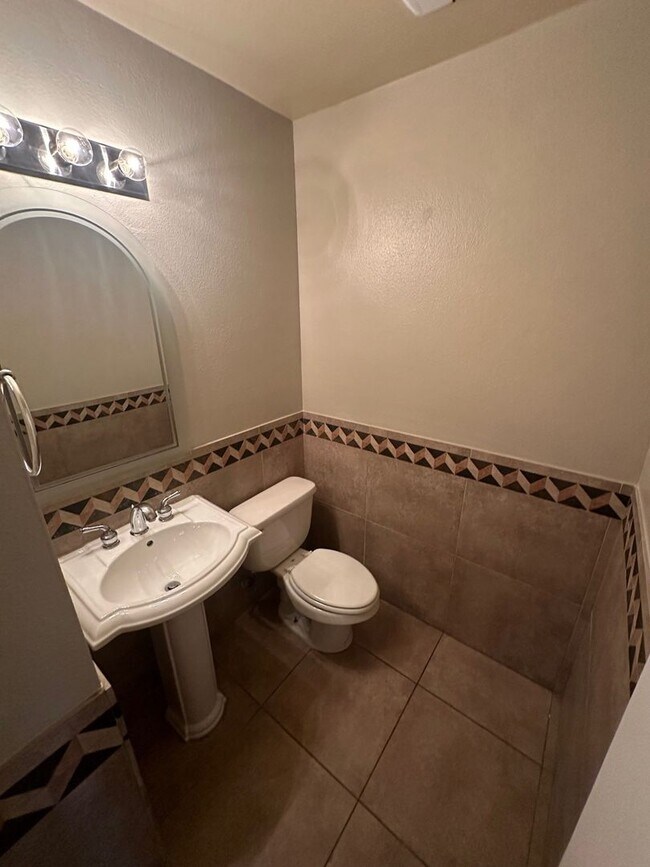 Building Photo - 4p2658 -7