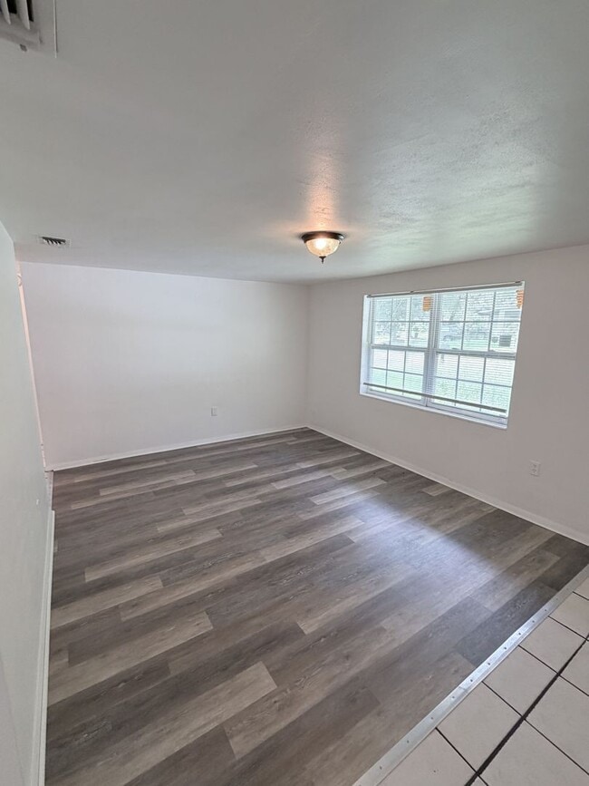 Building Photo - 21377 Campbell Dr