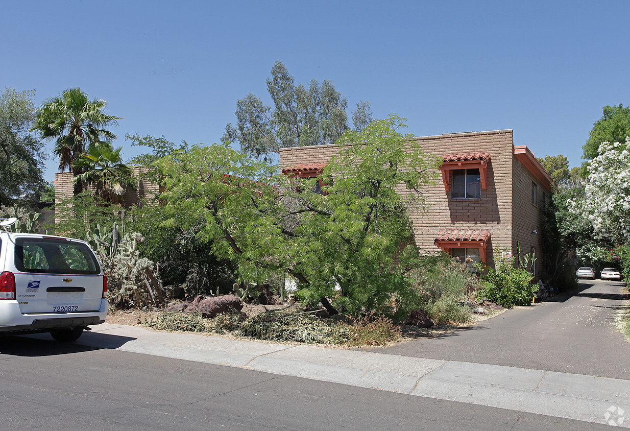 Foto principal - 1008 S Farmer Ave