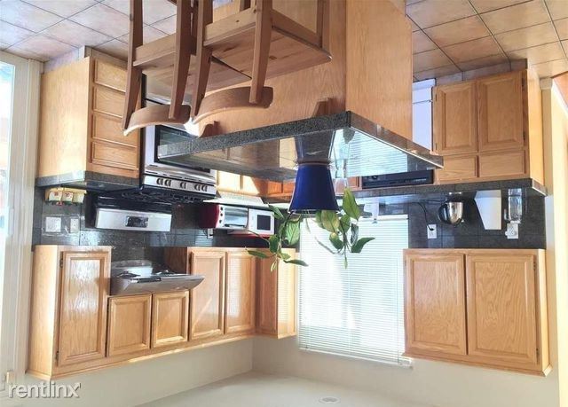 Foto del edificio - 3 br, 2 bath Townhome - 2121 San Mateo St