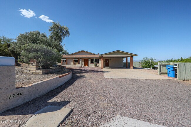 Building Photo - 1740 E Camino del Santo
