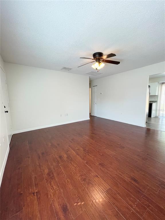 Foto del edificio - 7911 Aden Loop