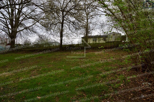 Building Photo - 5272 Usher Dr
