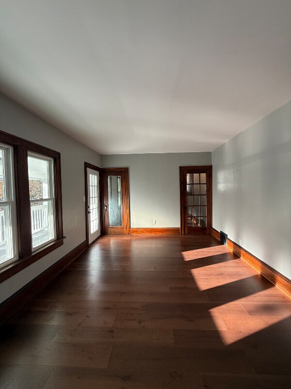 Building Photo - 825 Avon St