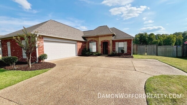 Building Photo - 117 Memory Lane