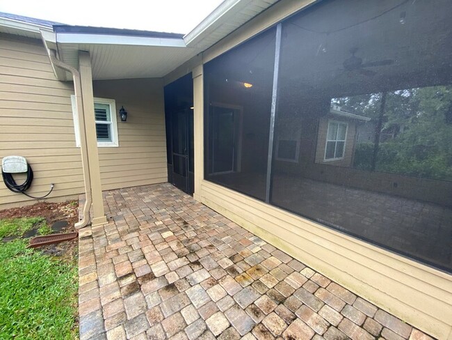 Building Photo - 3560 Avalon Cove Dr E
