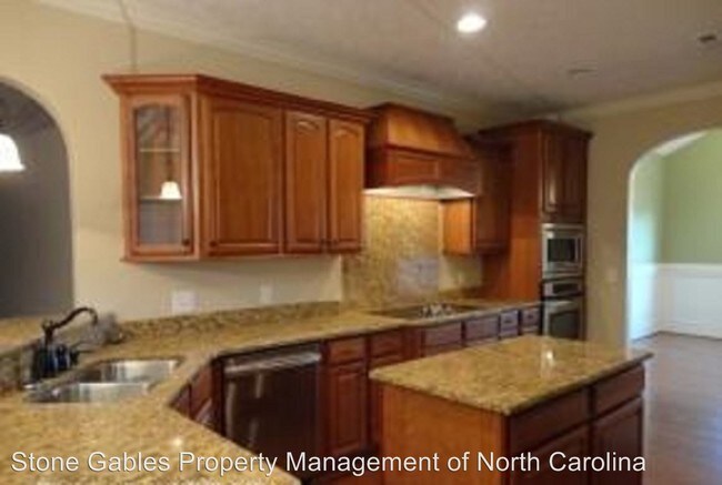 Building Photo - 382 Oakridge Dr