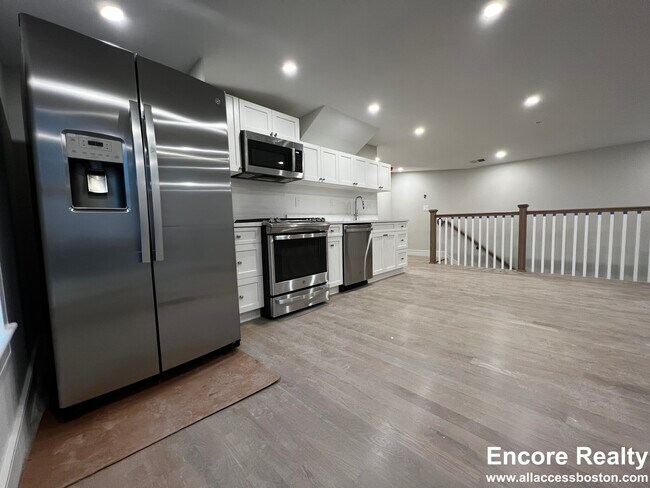 Foto del edificio - 13 Greylock Rd