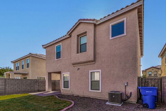 Foto del edificio - Great location for 3 bedroom 2.5 bath home.