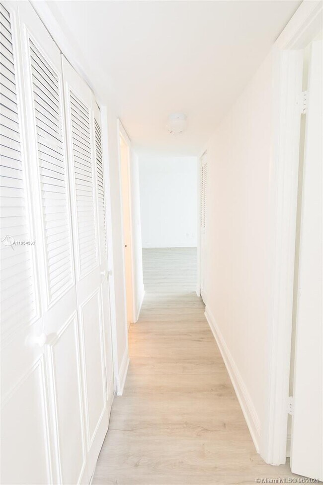 Foto del edificio - 486 NW 165th St