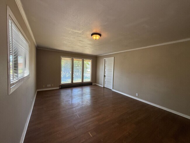 Foto del edificio - TAKE A LOOK AT THIS CHARMING APARTMENT IN ...