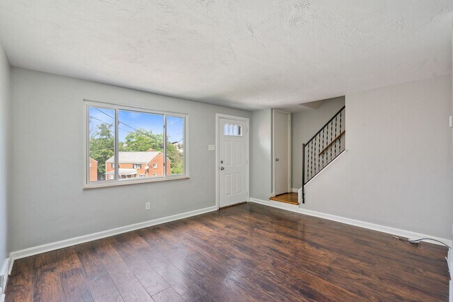 Building Photo - 446-448-448 Jacobson Dr