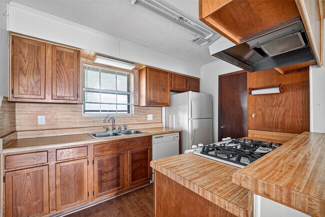 Foto del edificio - 4701 Crepe Myrtle Ln