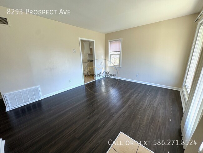 Foto del edificio - 8293 Prospect Ave