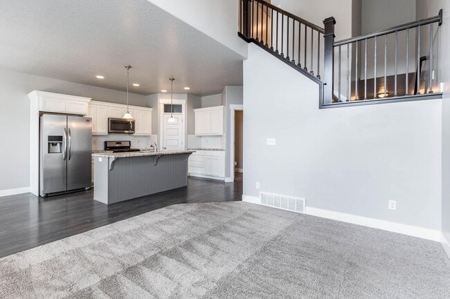 Building Photo - Bright and Charming Townhome Nestled in th...