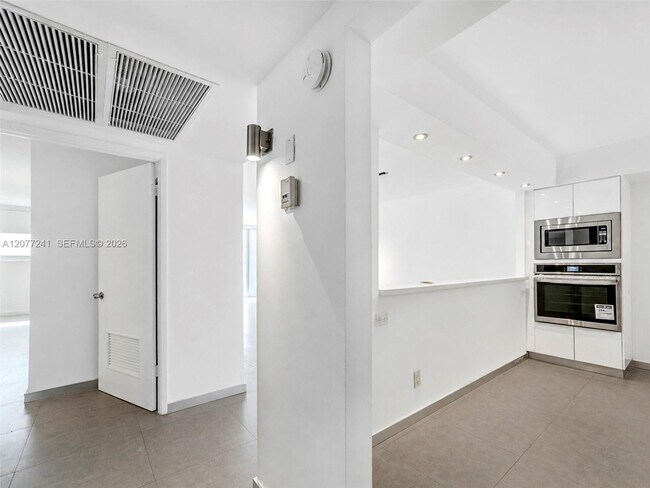 Foto del edificio - 19380 Collins Ave
