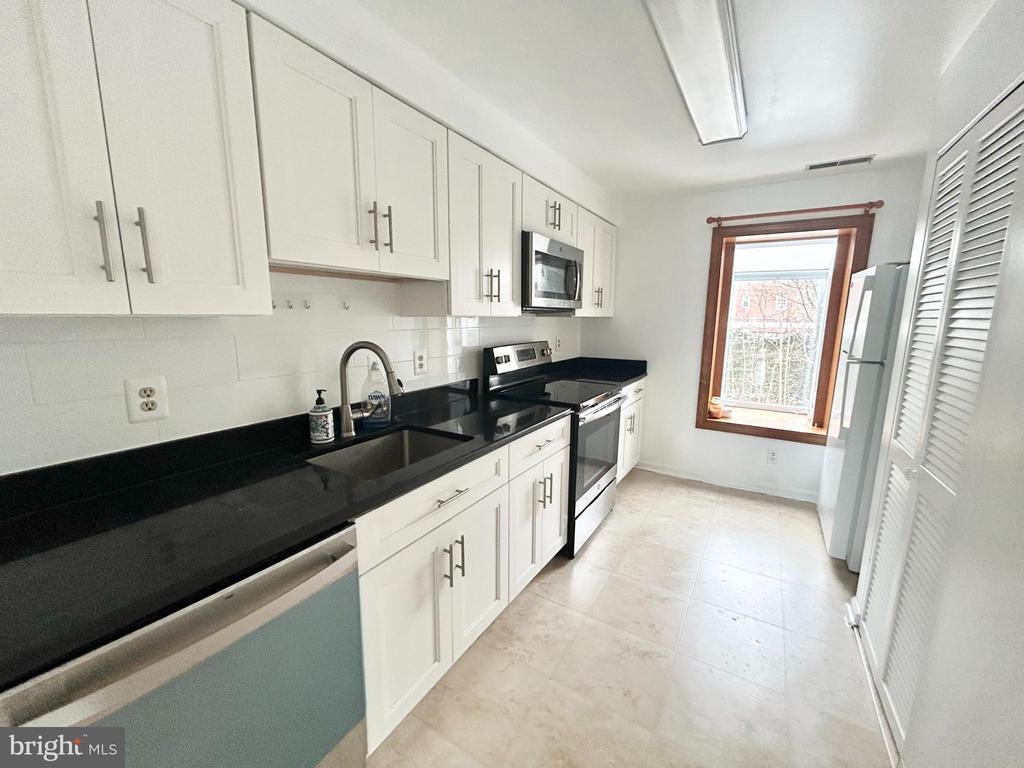 922 Montgomery Ave Unit E4, Bryn Mawr, PA 19010 Room for Rent in Bryn