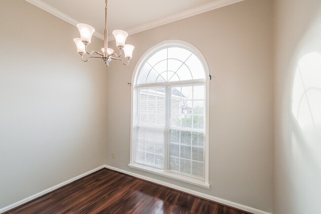 Building Photo - 8747 Rolling Hills Dr