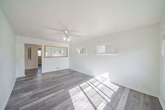 Foto del edificio - 3 bed 1 bath home recently renovated.