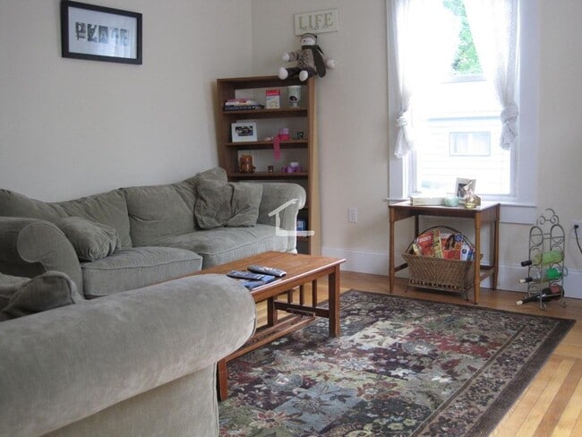Nicely renovated 4 bed in Brighton with in-unit laundry! - Nicely renovated 4 bed in Brighton with in-unit laundry! House
