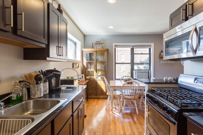 Cocina y comedor - Wilson Court - 1901 W Wilson Ave