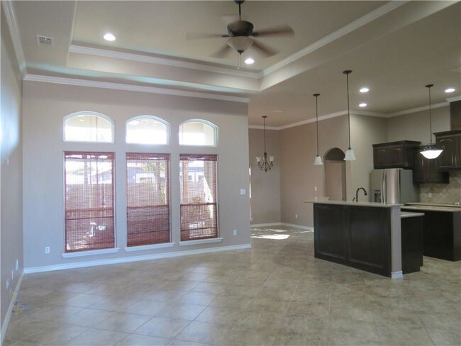 Building Photo - 14917 Dasmarinas Dr