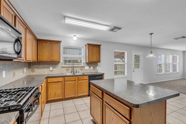 Foto del edificio - 23610 Hidden Maple Dr