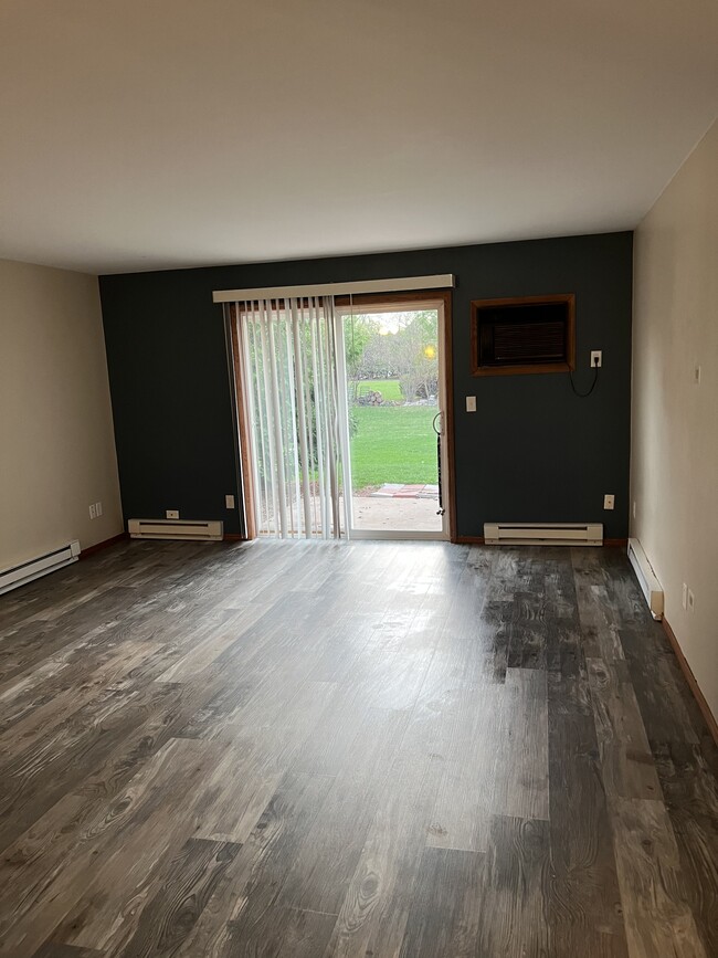 Sala de estar, unidad de aire acondicionado integrada - 935 Shamrock Ct