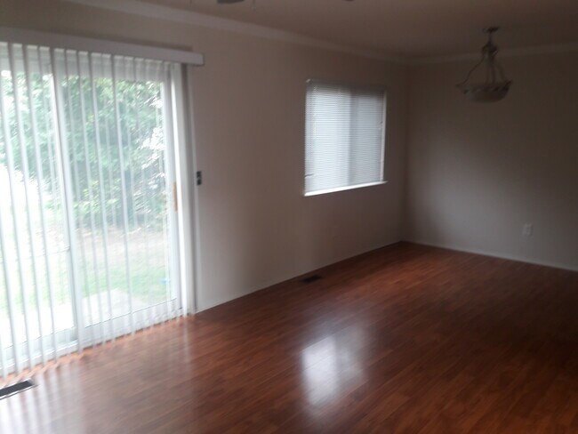 Área de comedor - 2300 Orchard Crest St