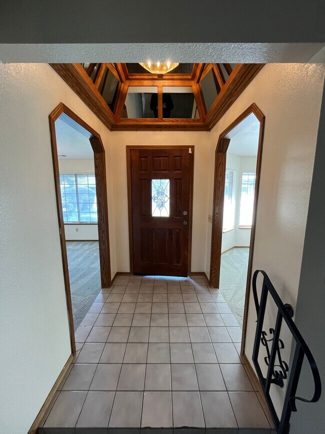 Foto del edificio - Gorgeous home available in Porterville! Av...