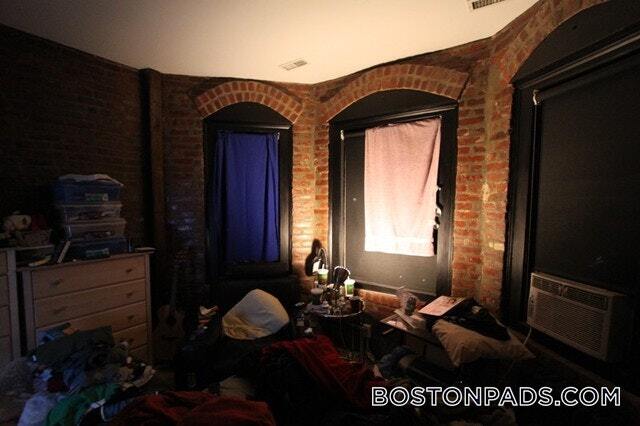 Building Photo - 1109 Boylston St