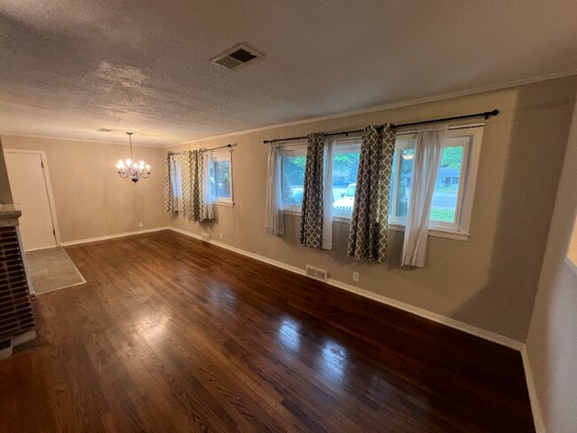 Foto del edificio - 2121 W Wedington Dr