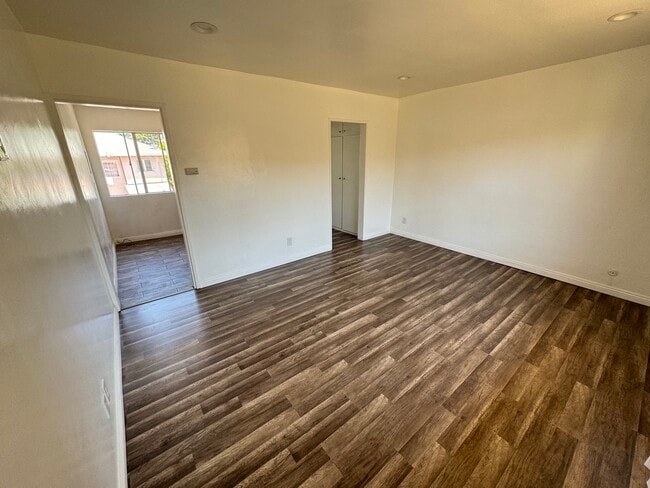 Building Photo - 1831 Tamarind Ave