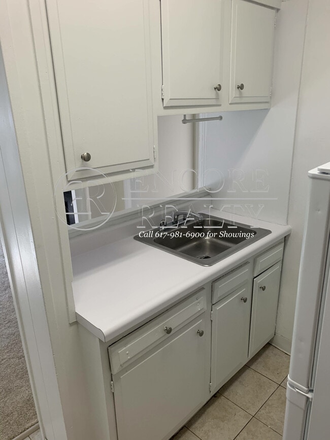 Building Photo - 1223 Beacon St