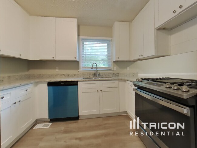 Building Photo - 705 Brook Cove