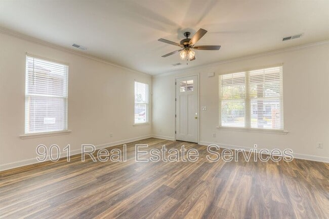 Building Photo - 992 Faxon Ave