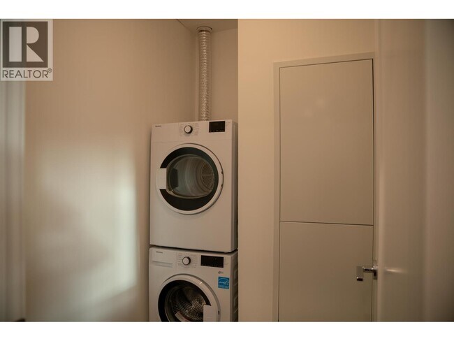 Photo du bâtiment - 5681 Birney Ave