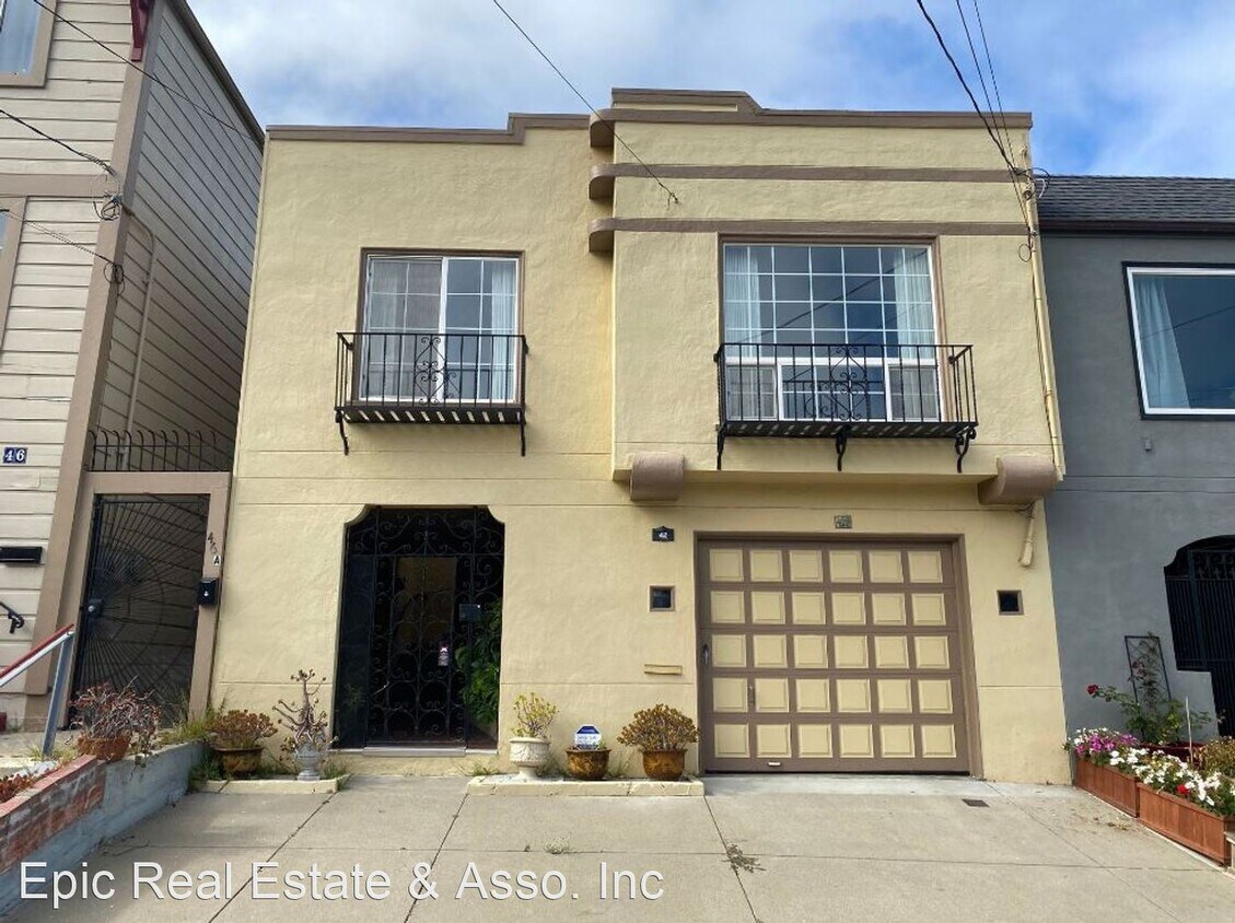 Primary Photo - 4 br, 3 bath House - 42 Staples Ave