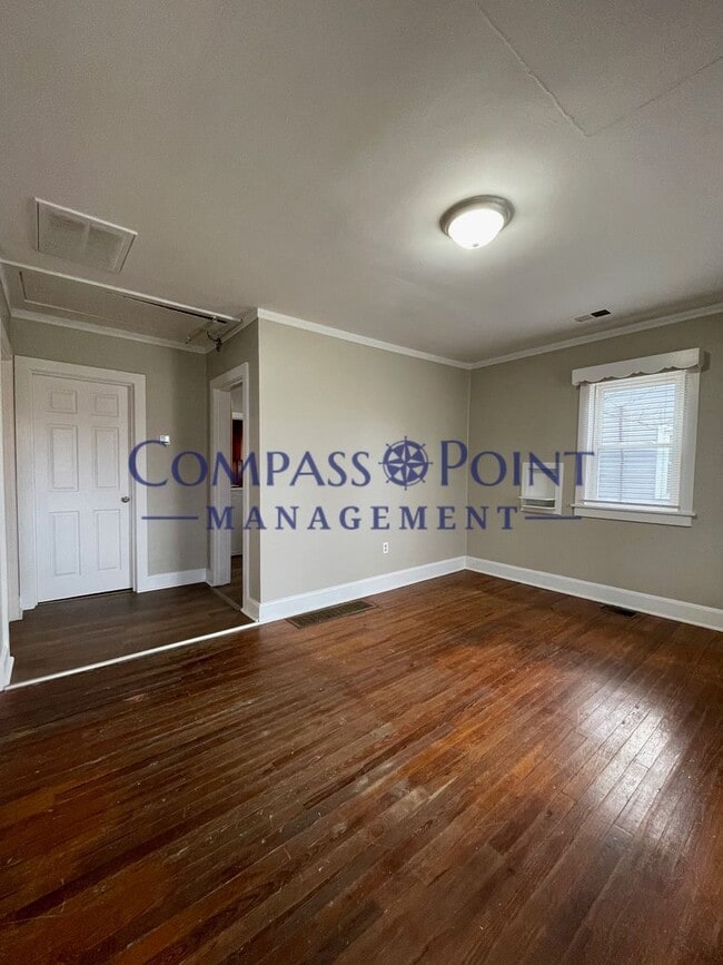 Foto del edificio - COME RELAX IN YOUR NEW HOME! -First Month's Rent Free!