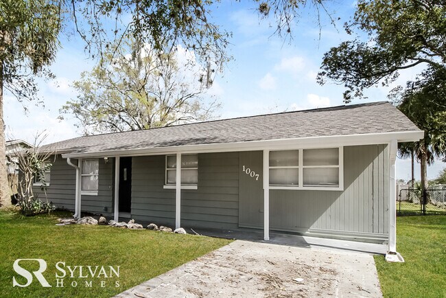 Building Photo - Come view this cute 4BR, 2BA home