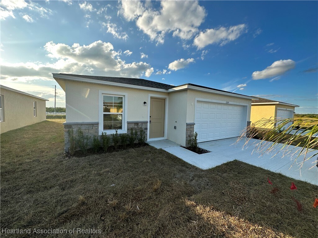 Primary Photo - 1209 Stone Ridge Cir