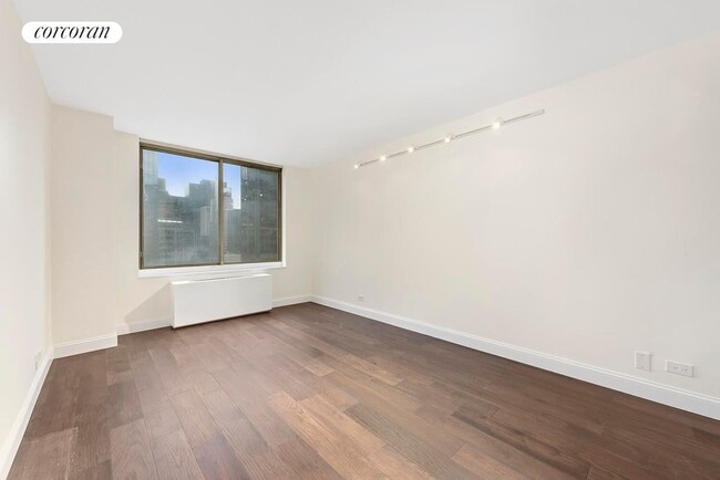 Building Photo - 145 E 48th St