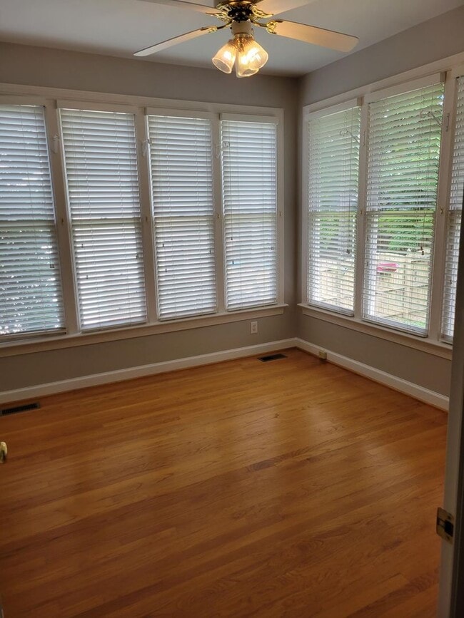 Foto del edificio - Awesome 4br/2.5ba in exc Cary Location! Av...