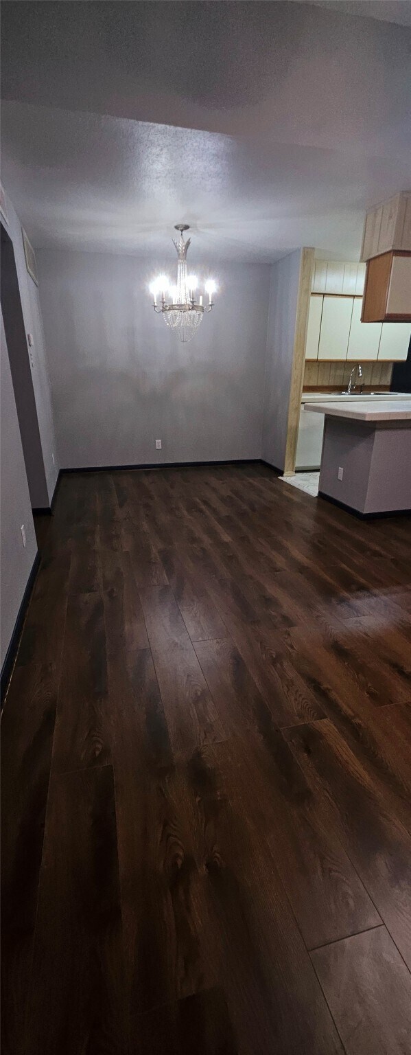 Foto del edificio - 9550 Deering Dr