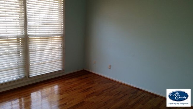 Foto del edificio - 1550 Highland Oaks Way