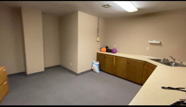 Kitchen - 1105 Broadway St