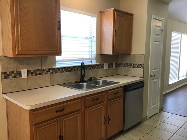 Foto del edificio - 1325 Misty Meadow Dr